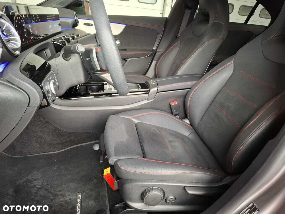 Mercedes-Benz CLA - 12