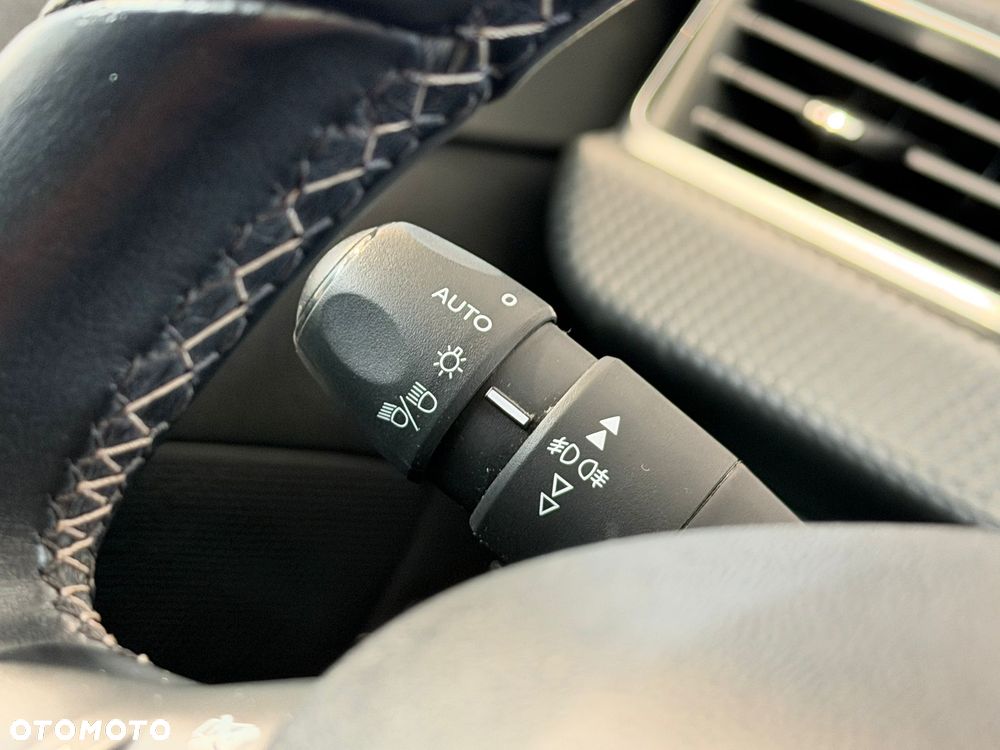 Peugeot 2008 1.2 Pure Tech GPF Allure S&S EAT6 - 21