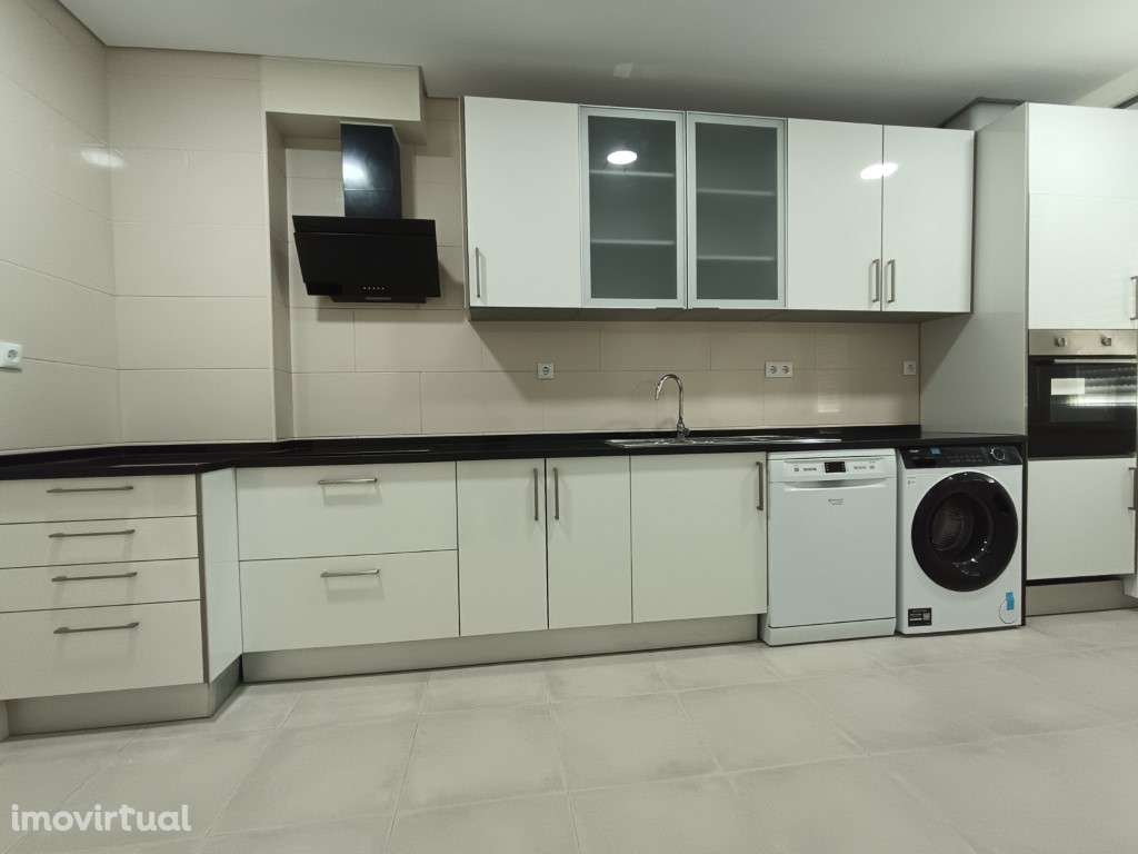 Apartamento T3 renovado no centro da Rinchoa - Grande imagem: 4/38