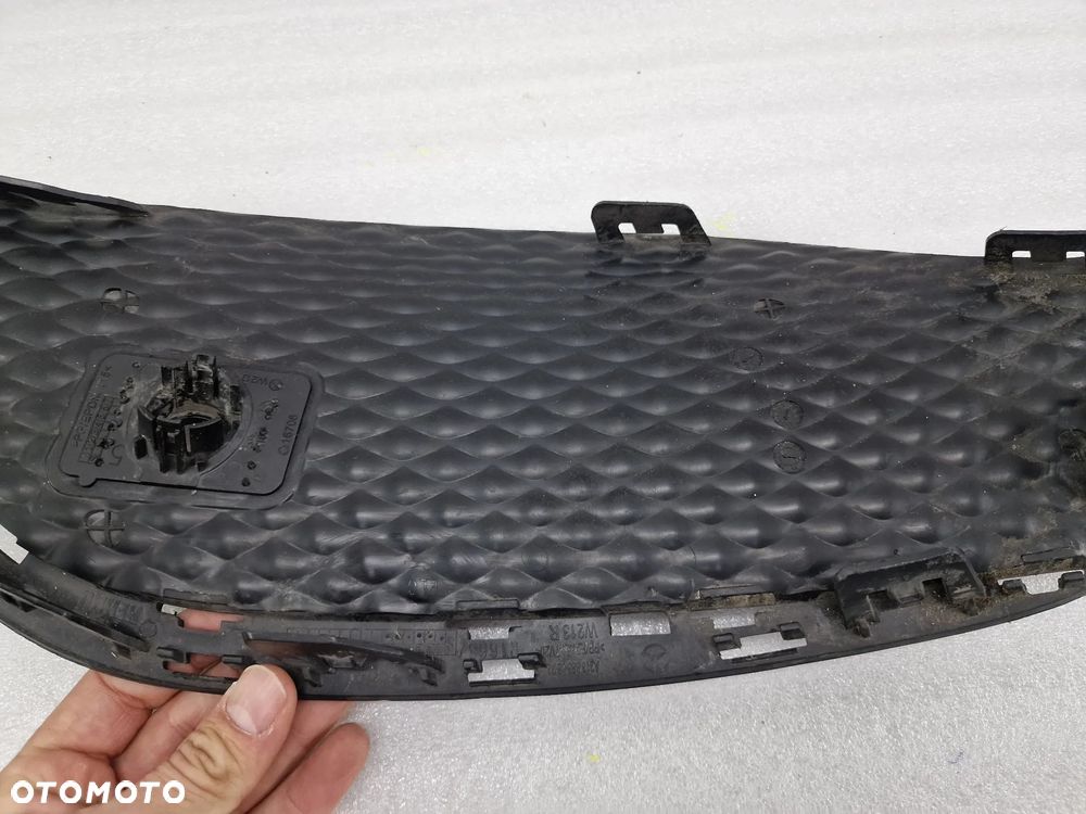 MERCEDES E-KLASSA W213 16- PRAWA KRATKA BOCZNA ZDERZAKA PRZEDNIEGO PRZÓD ( AVANGARDE ) , NR A2138850822 , NR AUKCJI C/75 - 7