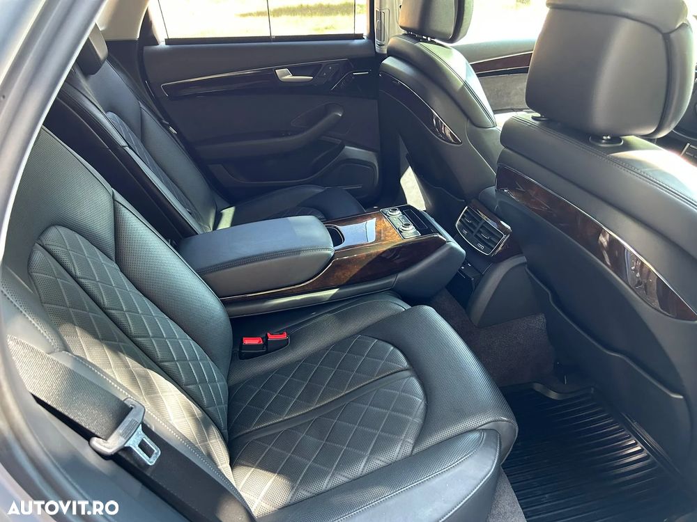 Audi A8 4.2 TDI DPF (clean diesel) quattro tiptronic - 19
