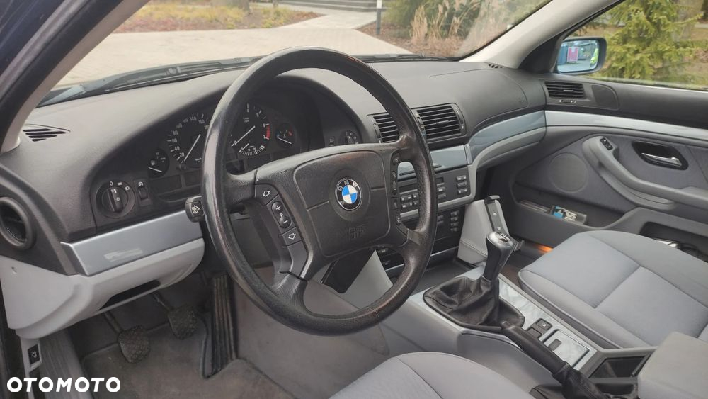 BMW Seria 5 528i - 10