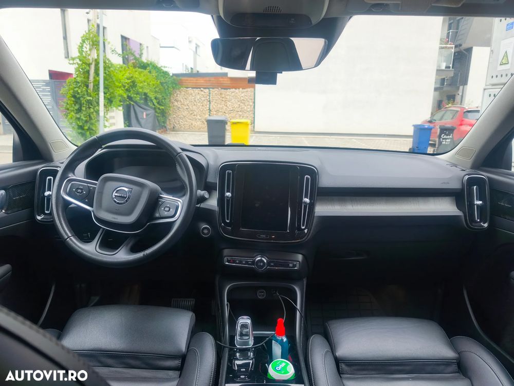 Volvo XC 40 B4 AT8 AWD Mild Hybrid Momentum Pro - 4