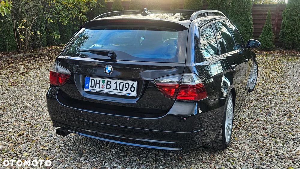 BMW Seria 3 325i Touring - 11