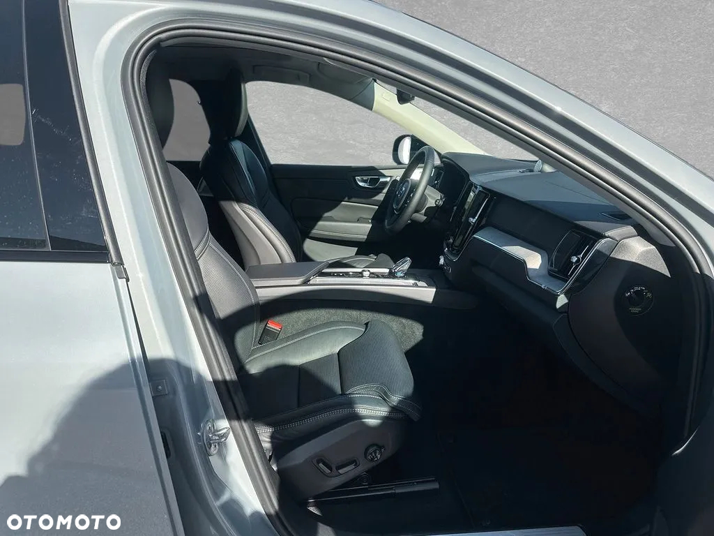Volvo XC 60 B5 B AWD Ultra Dark - 4