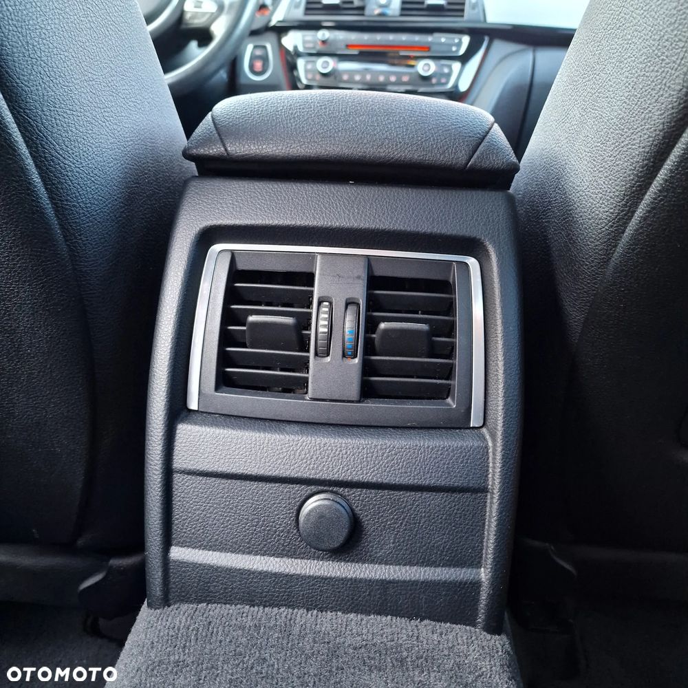 BMW Seria 3 330i xDrive M Sport - 23