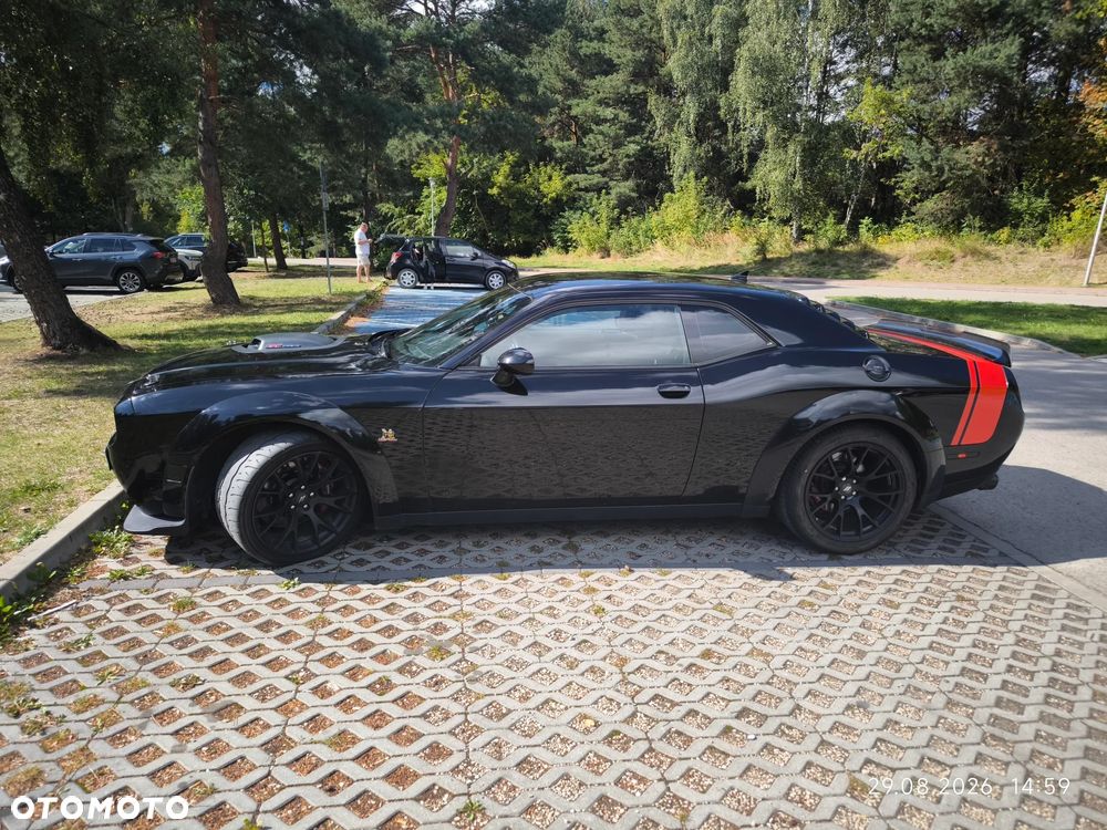 Dodge Challenger - 8