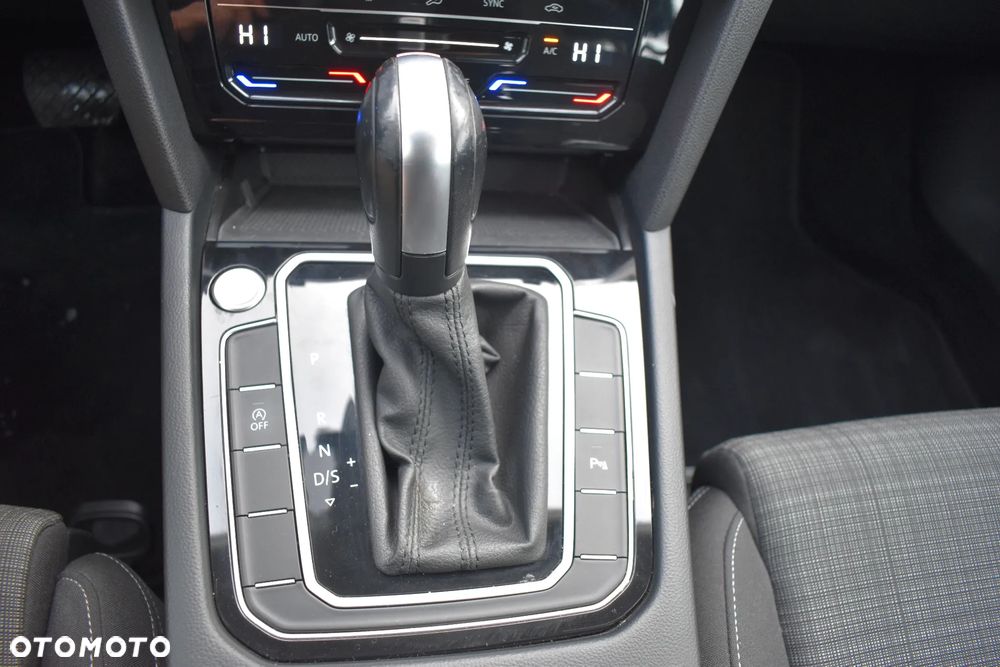 Volkswagen Passat Variant 2.0 TDI EVO Business DSG - 33