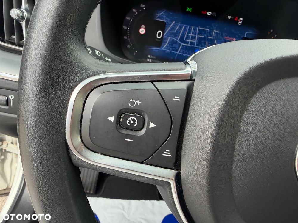 Volvo XC 60 B4 B Momentum Pro - 24