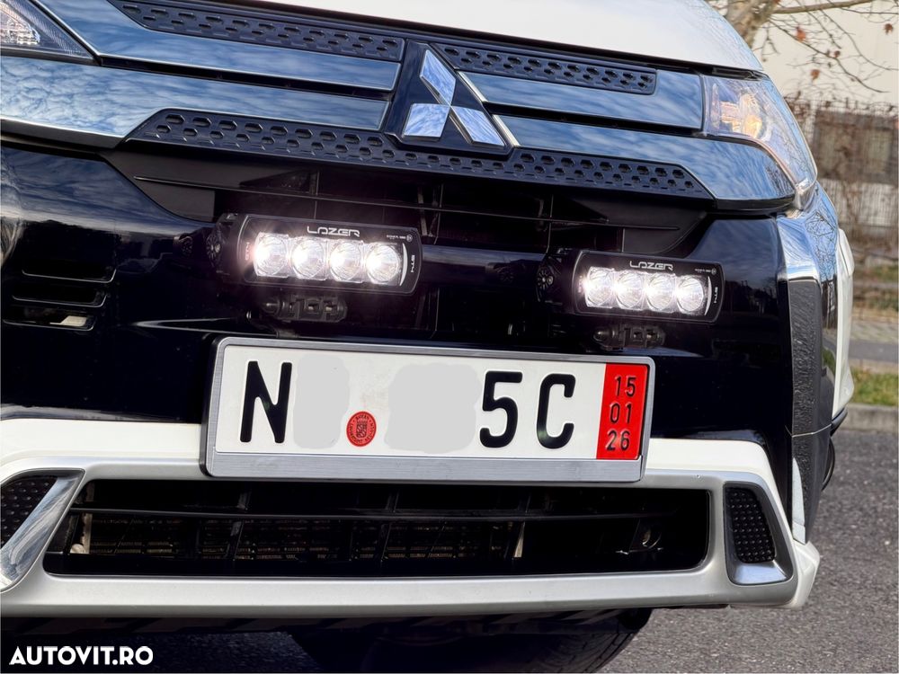 Mitsubishi Outlander 2.4 4WD Plug-In Hybrid - 36