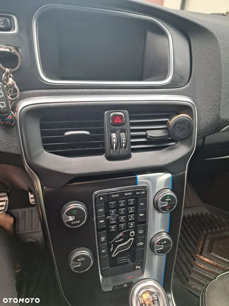 Volvo V40 D2 R-Design - 16