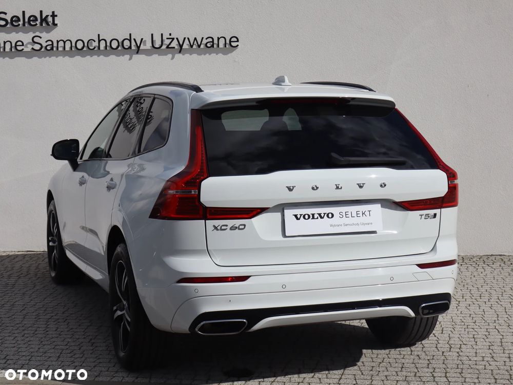 Volvo XC 60 T5 AWD R-Design - 4