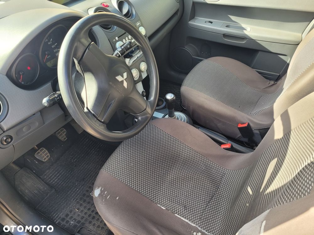 Mitsubishi Colt - 4