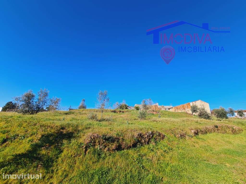 Terreno com ruína e projeto de construção aprovado - Grande imagem: 3/12