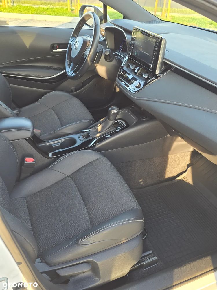 Toyota Corolla 2.0 Hybrid Comfort - 24