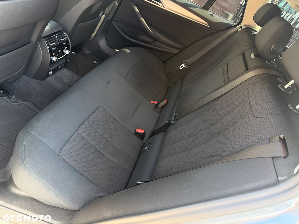 BMW Seria 5 520d mHEV - 32