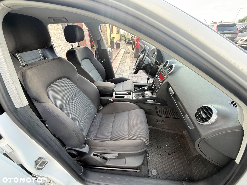 Audi A3 Sportback 1.6 TDI DPF S tronic S line Sportpaket - 21