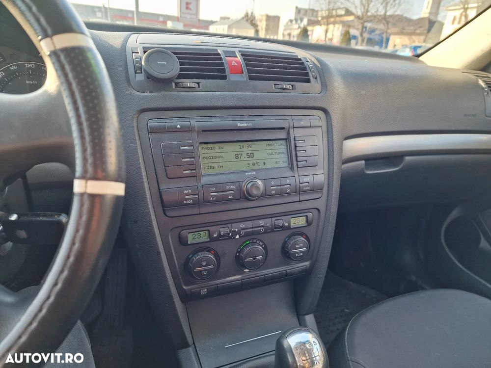 Skoda Octavia 1.6 FSI Ambiente - 12