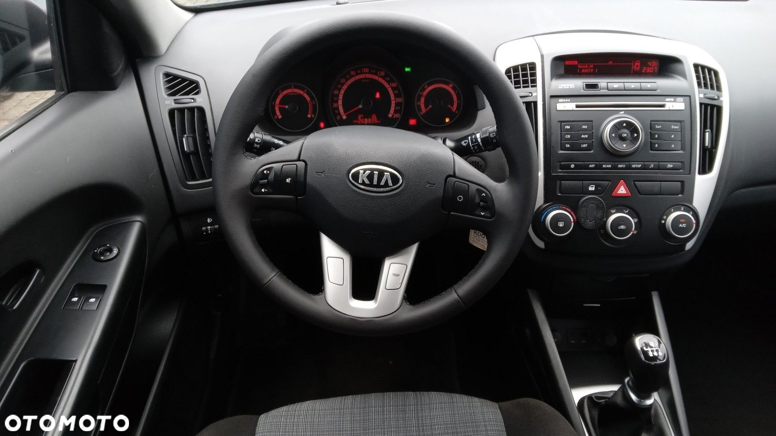Kia Ceed - 12