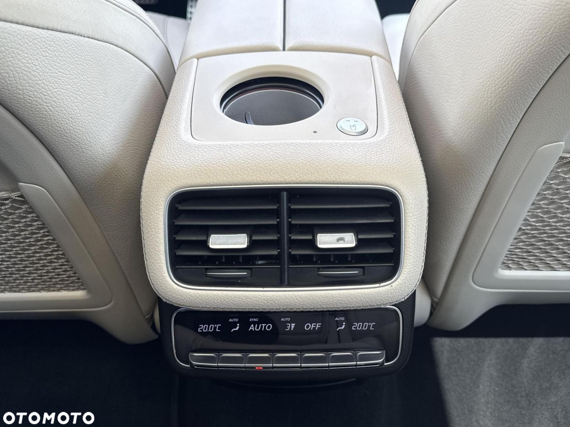Mercedes-Benz GLS - 18