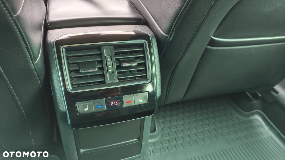 Skoda Superb 2.0 TDI L&K DSG - 11