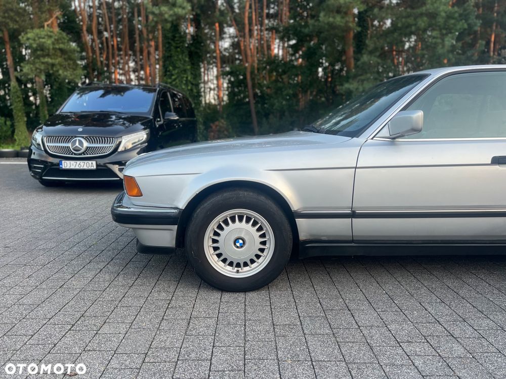 BMW Seria 7 740i V8 - 4