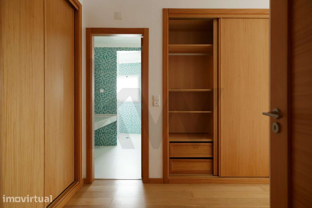 Apartamento T3 com varanda e garagem no L Towers, em Paço de Arcos - Grande imagem: 2/28