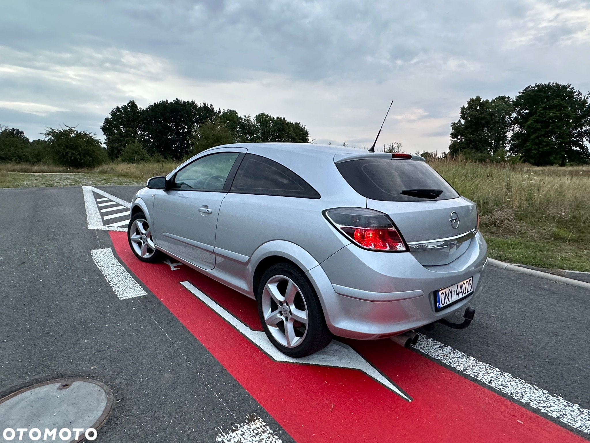 Opel Astra GTC 1.6 - 11