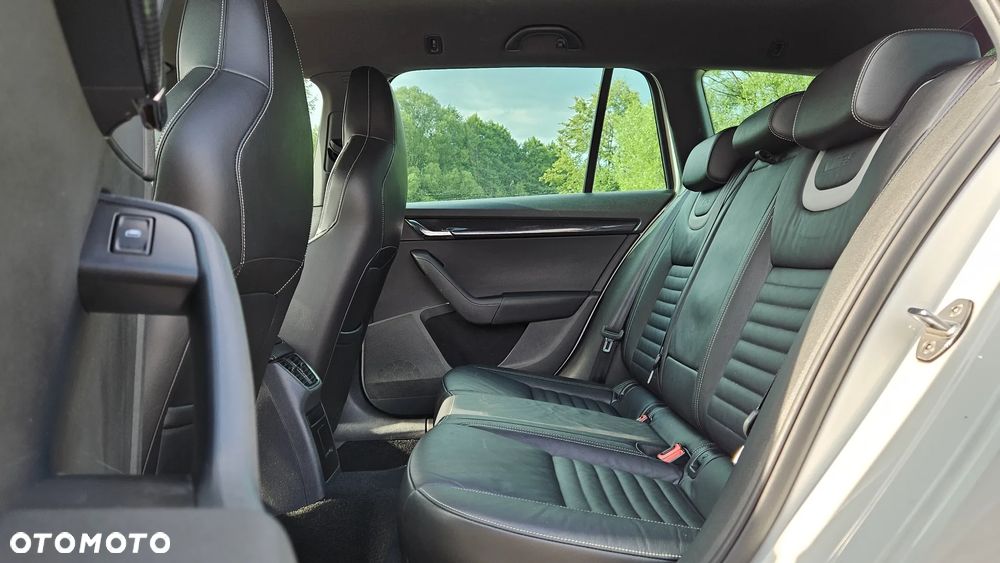 Skoda Octavia Combi 2.0 TDI DSG RS - 29