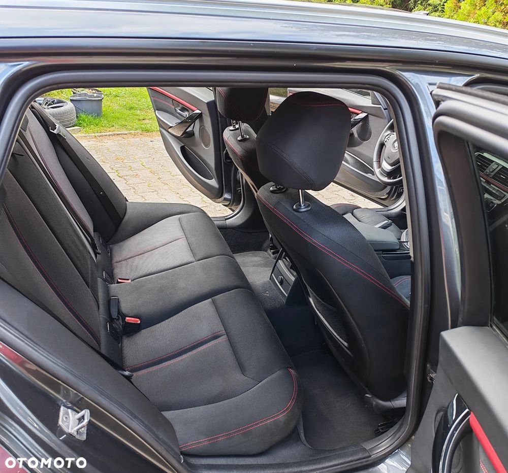 BMW Seria 3 320d Sport Line - 13