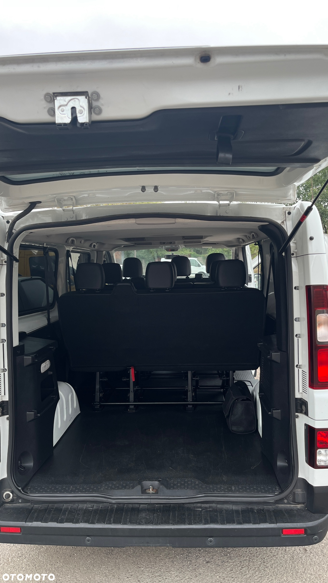 Nissan NV300 - 9