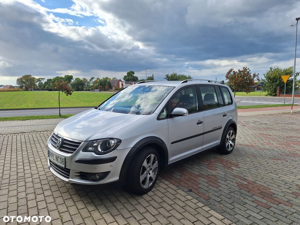 Volkswagen Touran 2.0 TDI DPF Cross DSG - 1