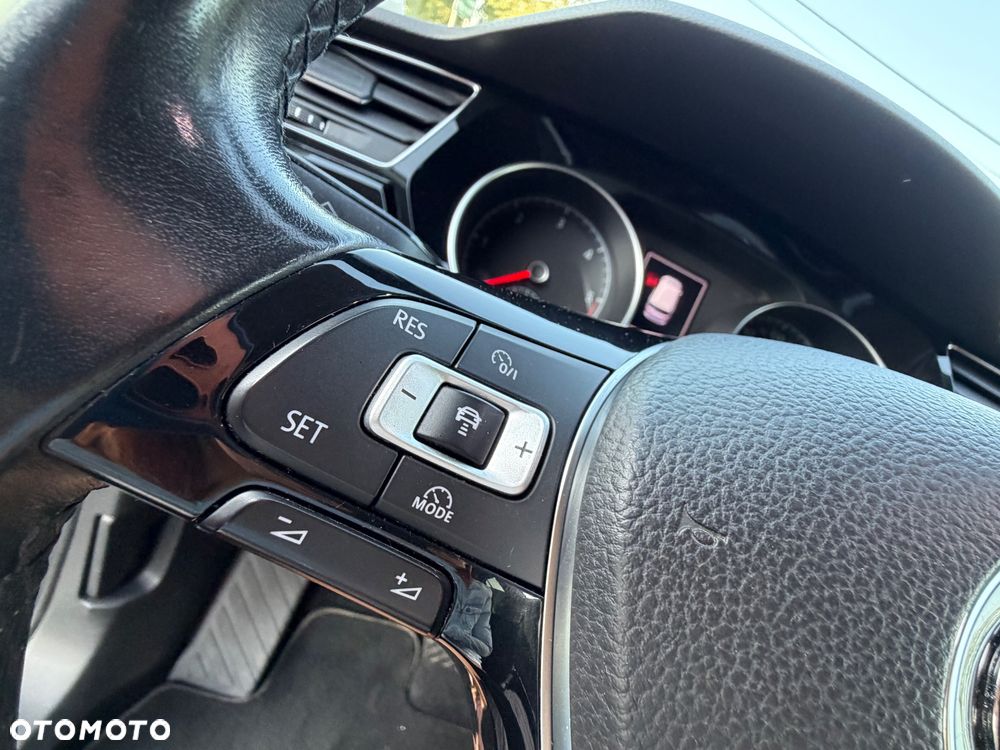 Volkswagen Touran - 24