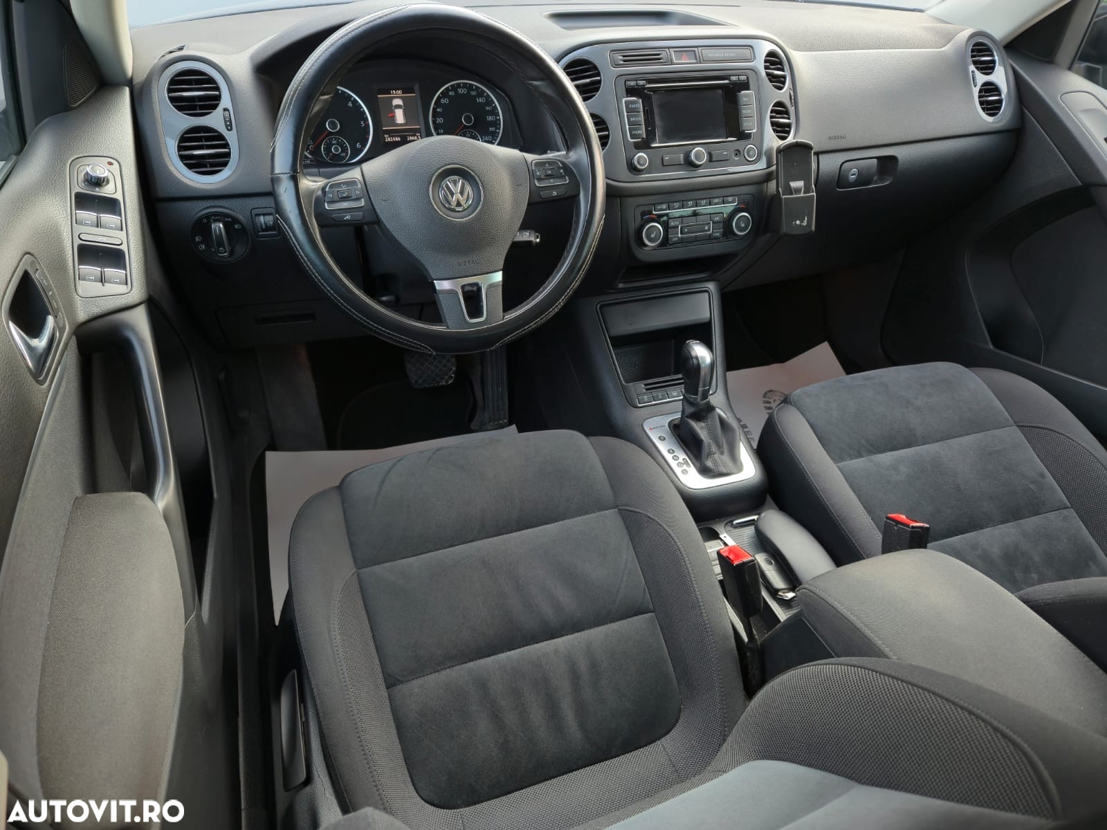 Volkswagen Tiguan 2.0 TDI 4Motion DSG Sport & Style - 11