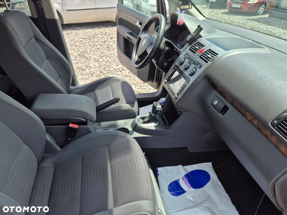 Volkswagen Touran 2.0 TDI DPF Highline DSG - 15