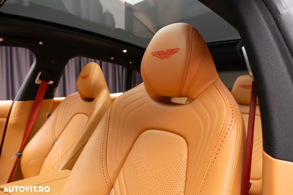 Aston Martin DBX - 6