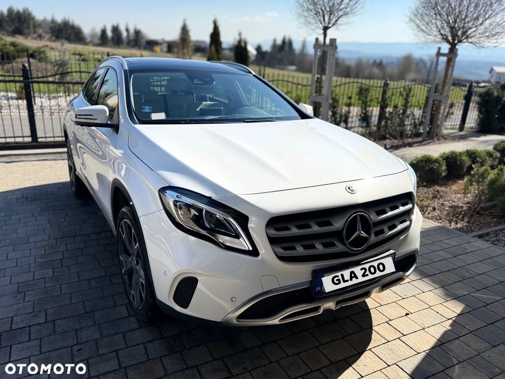 Mercedes-Benz GLA - 4