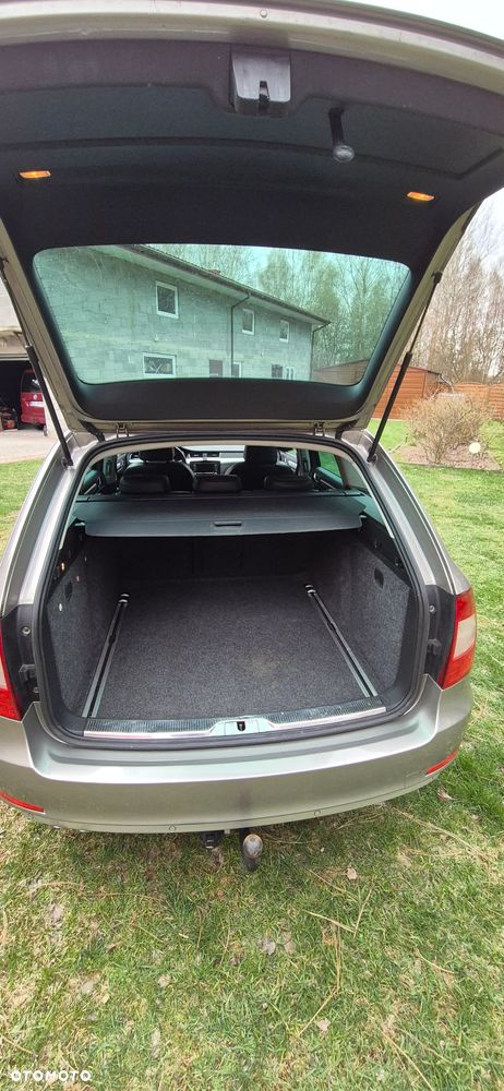 Skoda Superb 2.0 TDI DPF Elegance - 11