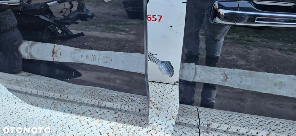 RAM 1500 V 5  2019- Big Horn KRÓTKI QUAD CAB 1,5 Drzwi przód prawy Drzwi przednie prawe  KOMPLETNE KOLOR PXJ - 19