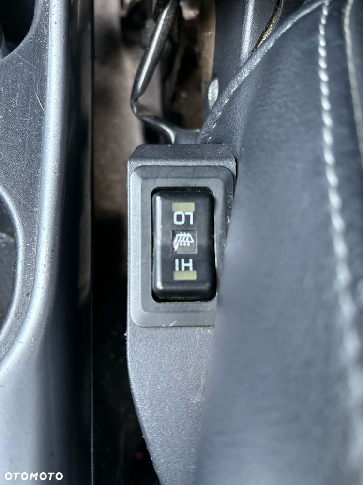 Peugeot 4007 - 8