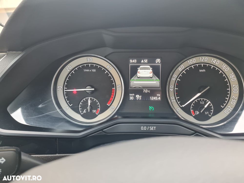 Skoda Superb Combi 2.0 TDI DSG 4X4 Laurin & Klement - 4