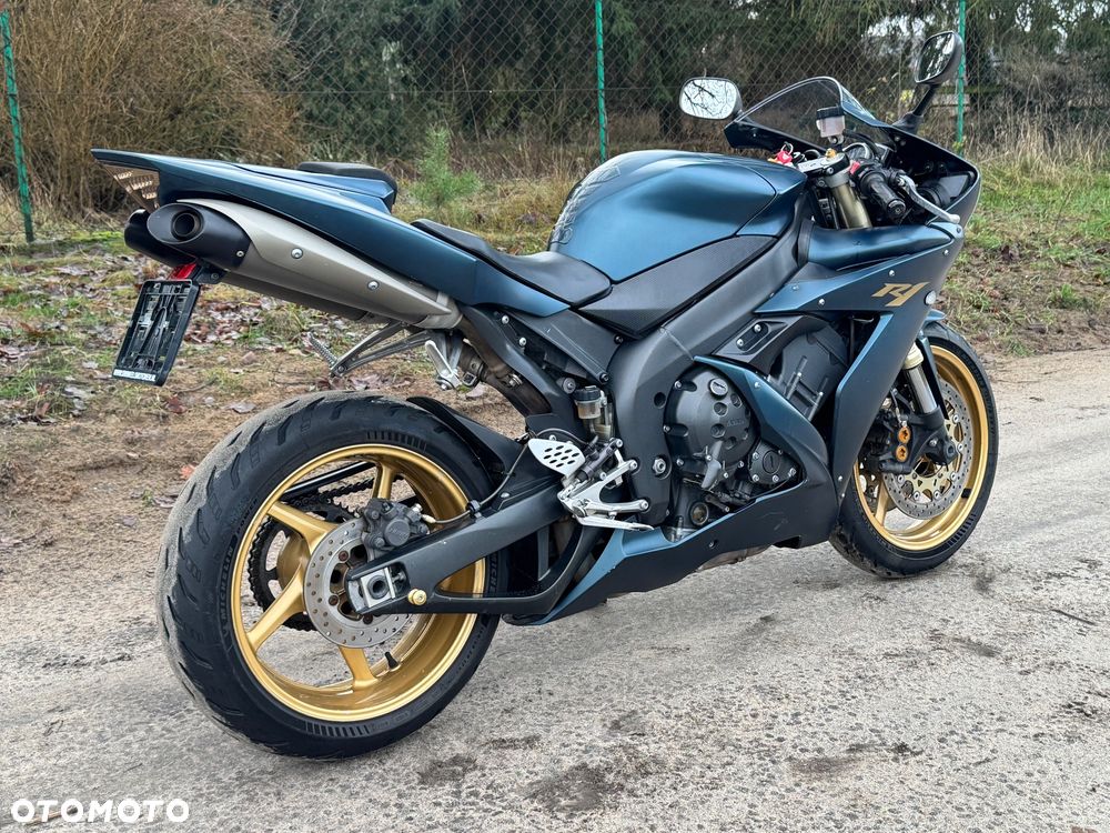 Yamaha R1 - 9