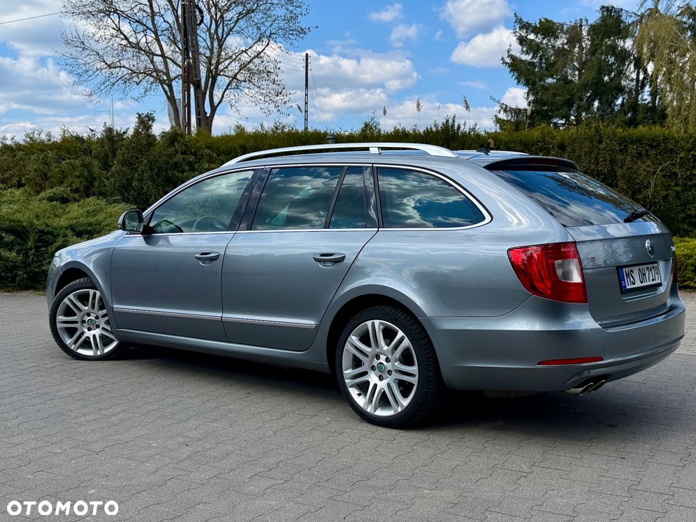 Skoda Superb 2.0 TDI Green tec DSG Elegance - 4