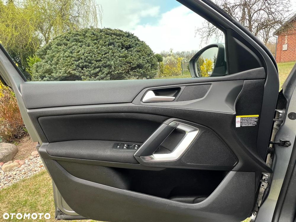 Peugeot 308 1.2 PureTech Allure S&S - 17