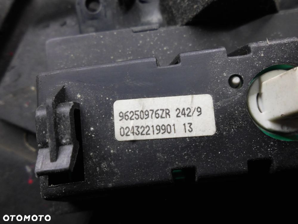WYŚWIETLACZ ZEGAR PEUGEOT 206 96250976ZR + WTYCZKA INSTALACJA - 2