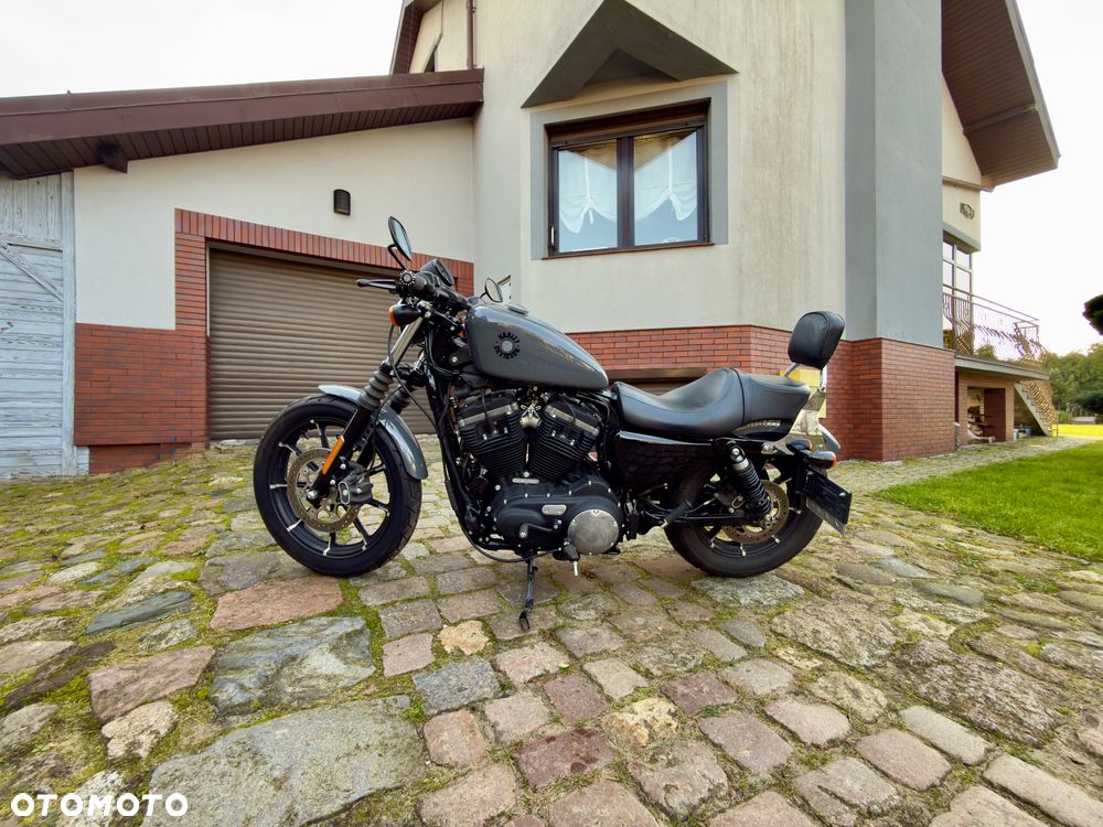Harley-Davidson Sportster Iron 883 - 2