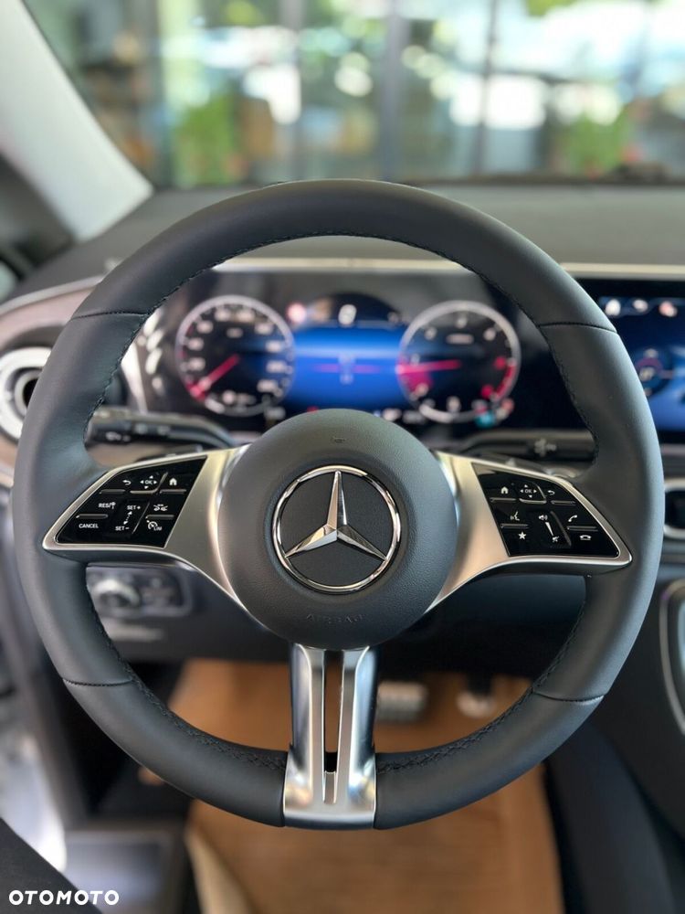 Mercedes-Benz Klasa V - 12