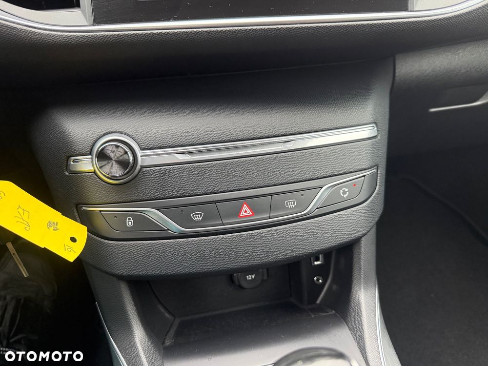 Peugeot 308 1.2 PureTech Access S&S - 23