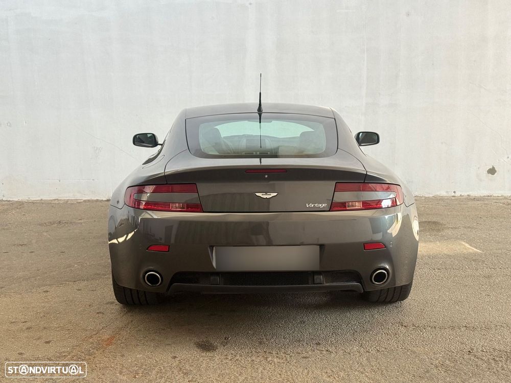 Aston Martin Vantage Coupe V8 - 12