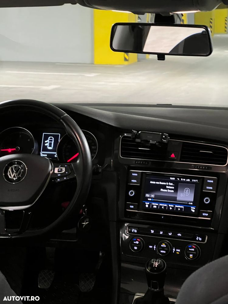Volkswagen Golf 1.6 TDI Comfortline - 10
